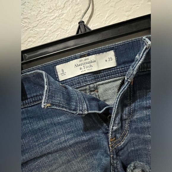 Woman’s Size 8 Abercrombie & Fitch shorts - Picture 2 of 3